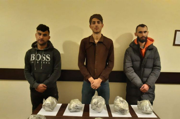 Narkotik gətirməyə cəhd edənlər