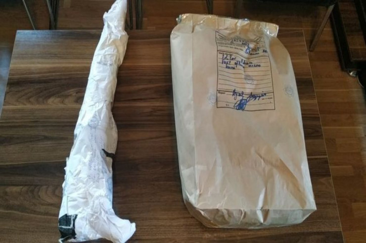 Biləsuvarda tapılan silah və heroin