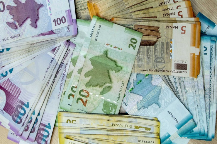 Azərbaycanda orta aylıq maaş azalıb