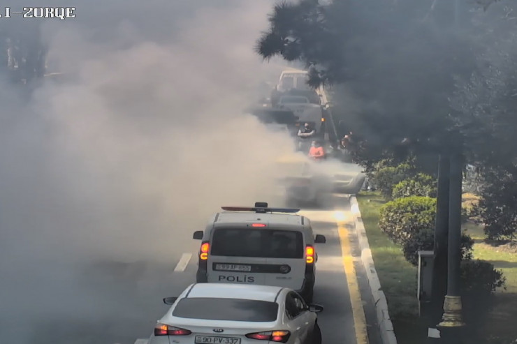 Bakının mərkəzində avtomobil yanğını