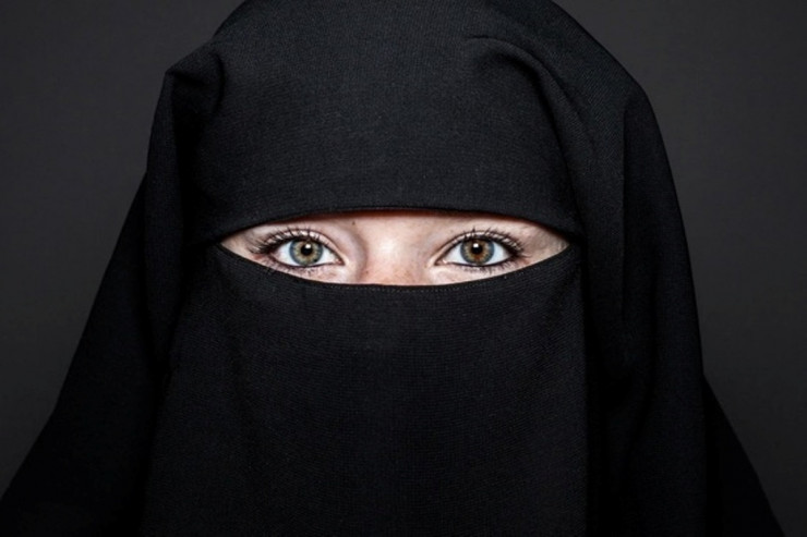 Müsəlman qadın ərinə ikinci arvad axtarır