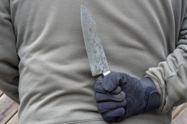 Azərbaycanda DƏHŞƏT : oğul 73 yaşlı anasını bıçaqlayıb