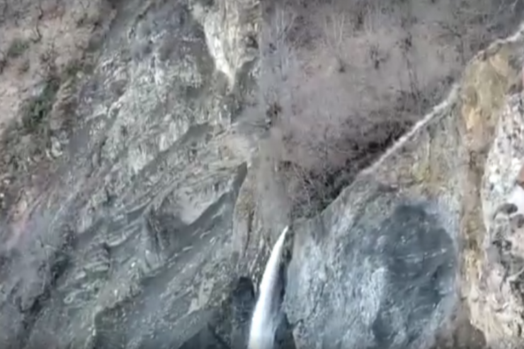 Laçının məşhur Ağbulaq şəlaləsi