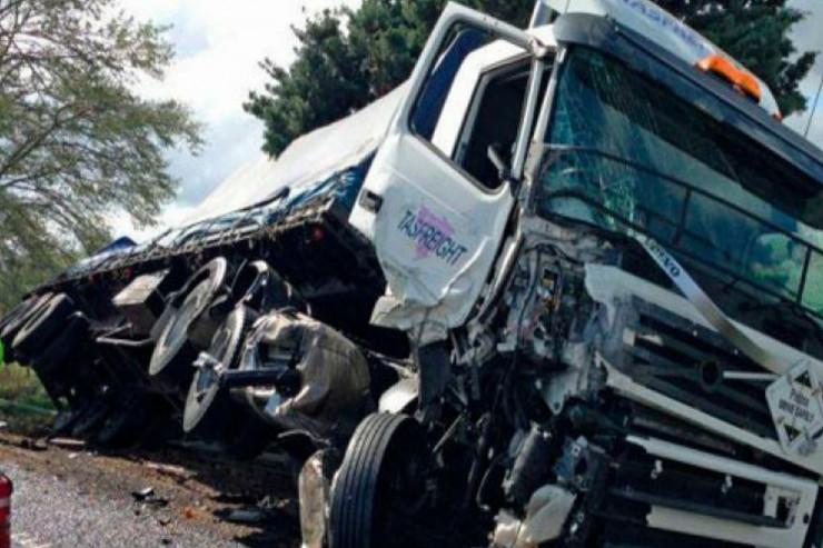 Yük maşınları toqquşdu, sürücü xəstəxanada dünyasını dəyişdi