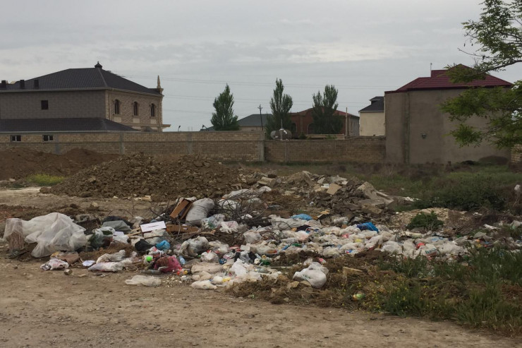 Binəqədidə zibil tullantıları
