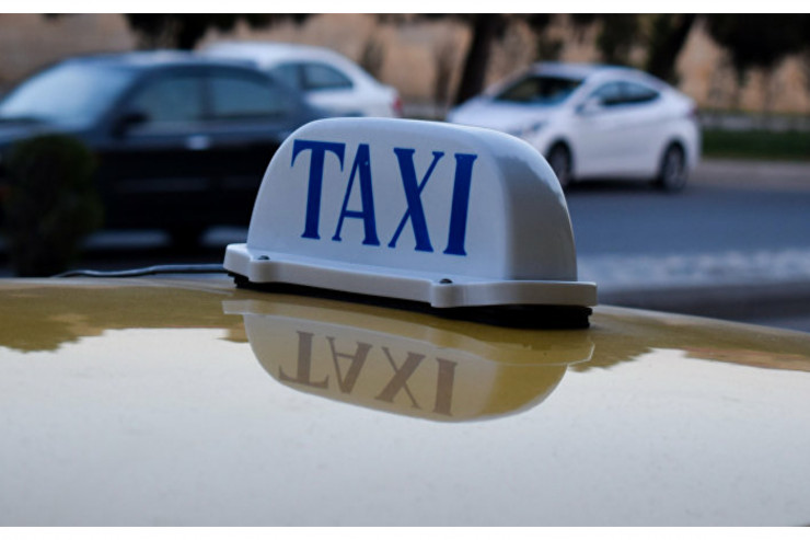 Bakıda taksi qəza törətdi, ölən var