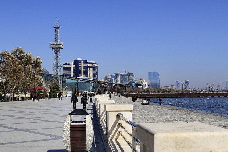 Bulvara gedib özünü dənizə atdı