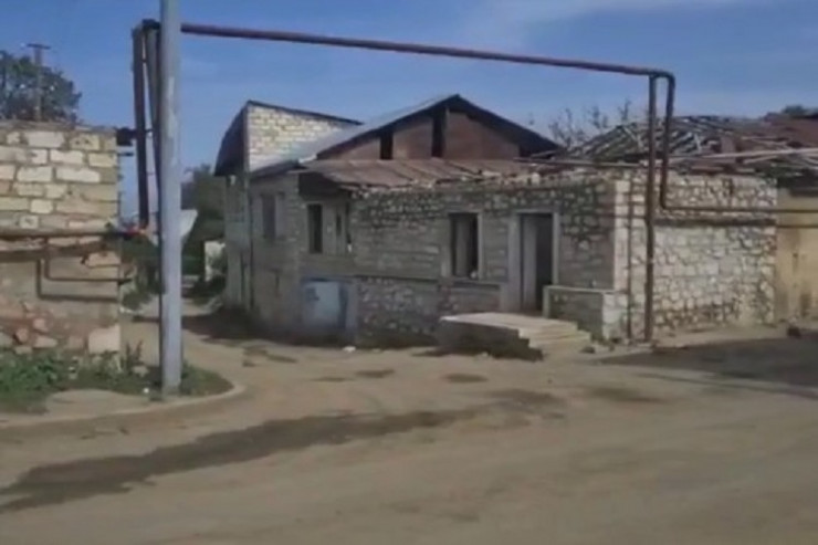 Yoxsulluq saçan Qırmızı Bazar - YENİ GÖRÜNTÜLƏR 