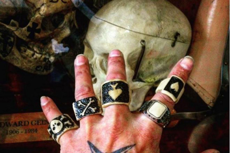 İnsan sümüklərindən ZƏRGƏRLİK AKSESUARLARI   - FOTO 