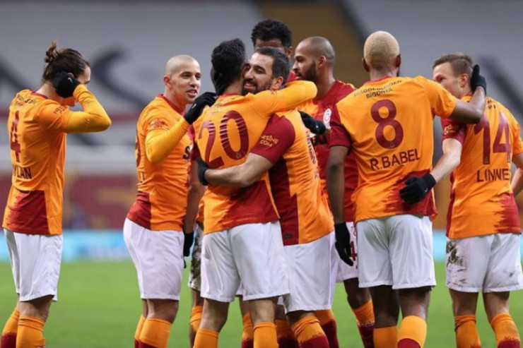 “Qalatasaray” 6 futbolçusu ilə vidalaşdı
