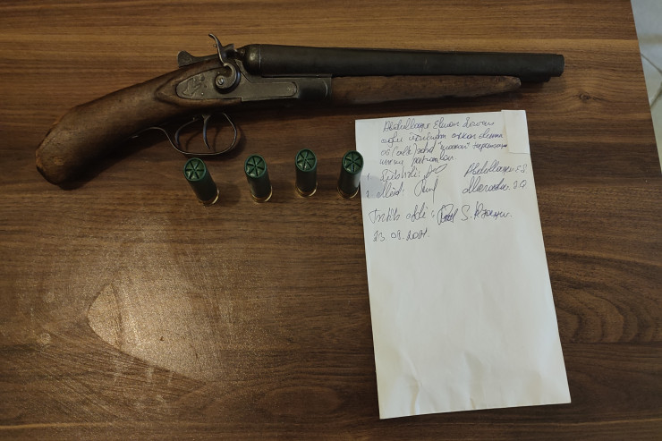 Ələ keçirilən narkotik və silah