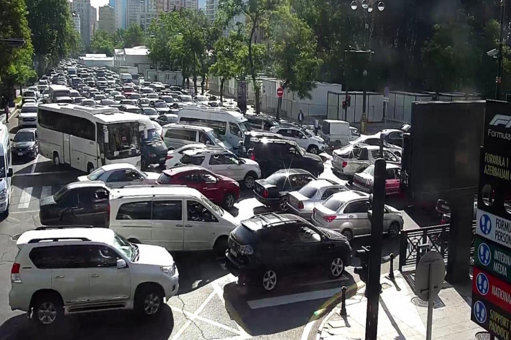 Bakıda kəskin tıxac