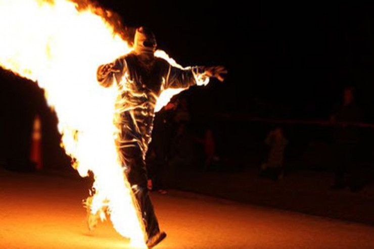 Bakıda dəhşətli İNTİHAR:  Gənc oğlan özünə od vurdu