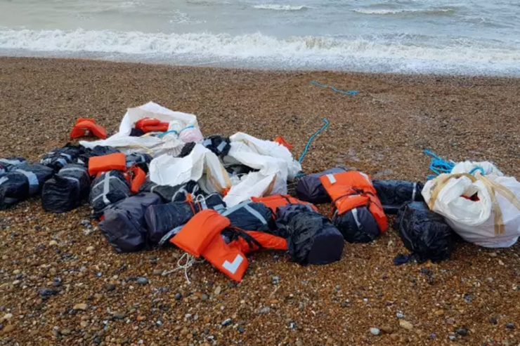 Çimərlikdə bir tona yaxın kokain tapıldı -  FOTO 