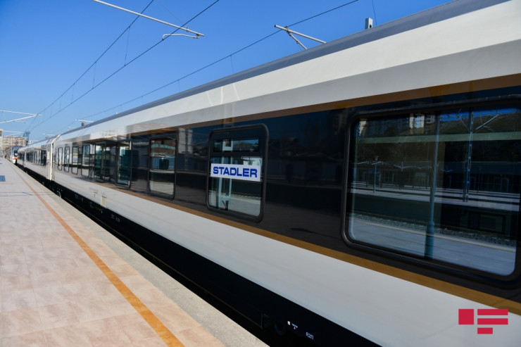 Sürət qatarından istifadə edənlərin  NƏZƏRİNƏ 