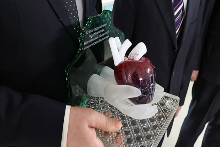 Lukaşenkoya  ürək   bağışladılar