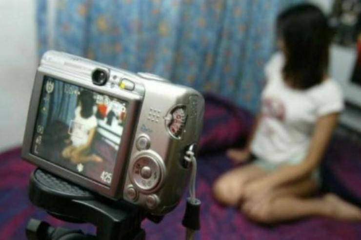 Qadını şantaj edib pul alanda   TUTULDU 