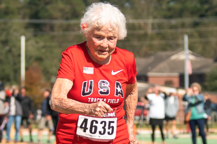 105 yaşlı qadın rekorda imza atdı