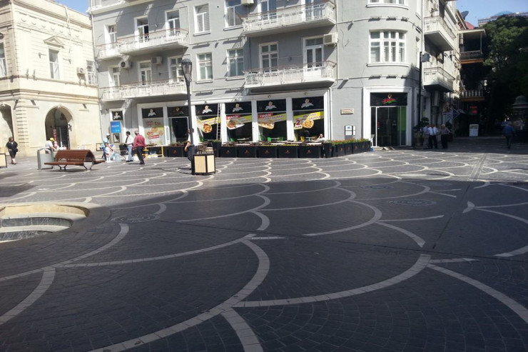 "Tarqovı"da  FACİƏ:   qadının başına  daş düşdü 