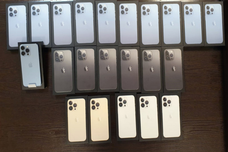Gömrükdə ələ keçirilən telefonlar