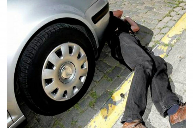 Bakıda akademiyanın qabağında piyadanı maşın vurub öldürdü 