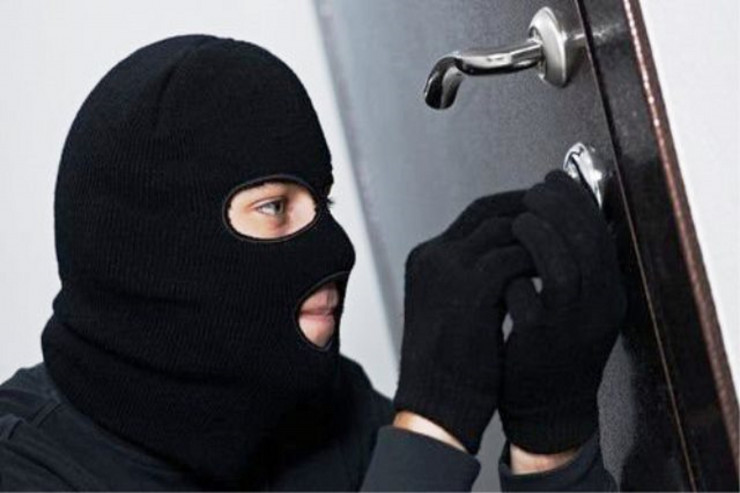 Mənzildən 3 min manata yaxın OĞURLUQ 