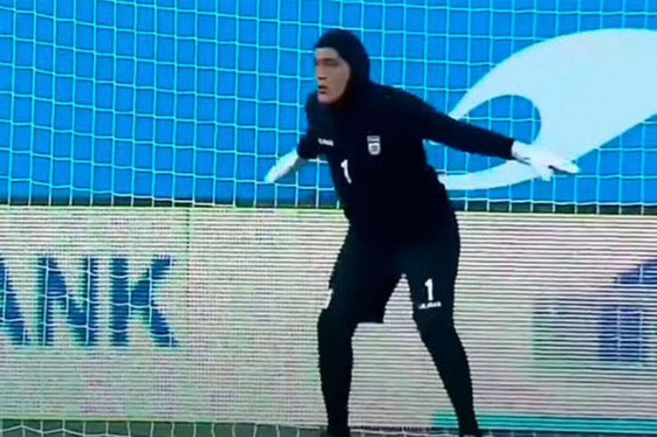 İranın qadın futbolçularının qapıçısı KİŞİ ÇIXDI   - VİDEO 