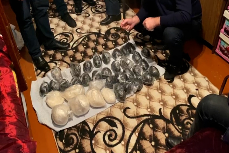 Ələ keçirilən narkotiklər