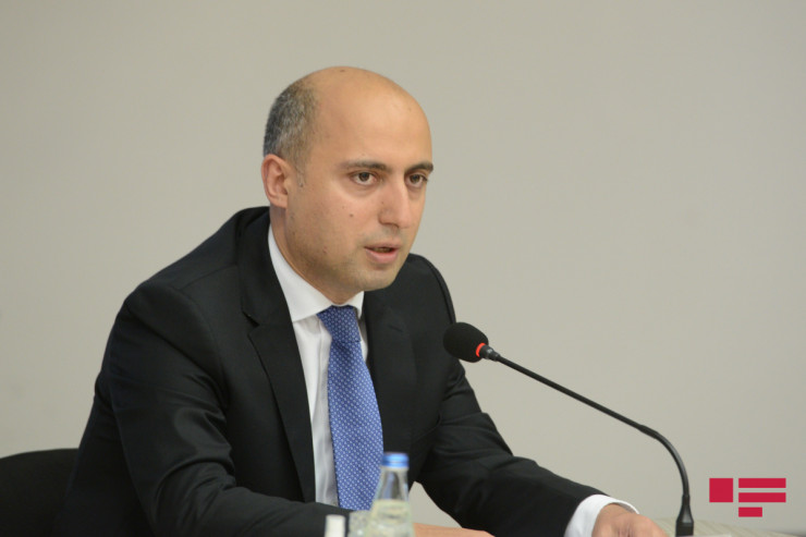 təhsil naziri Emin Əmrullayev