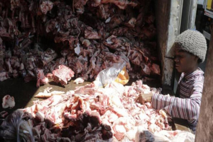 Aclıqdan leş əti yeyirlər -  QANDONDURAN MƏNZƏRƏ 