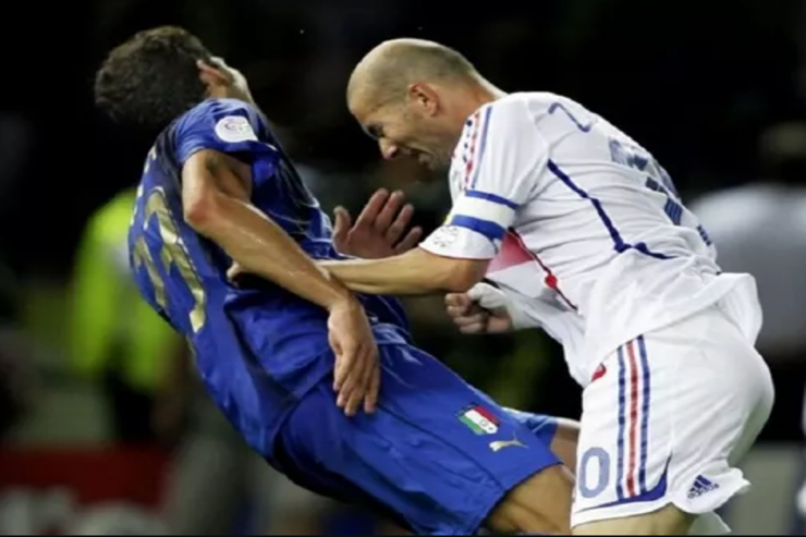 Bir fotonun  HEKAYƏSİ:   Zidanın ən məşhur  ZƏRBƏSİ  - VİDEO 