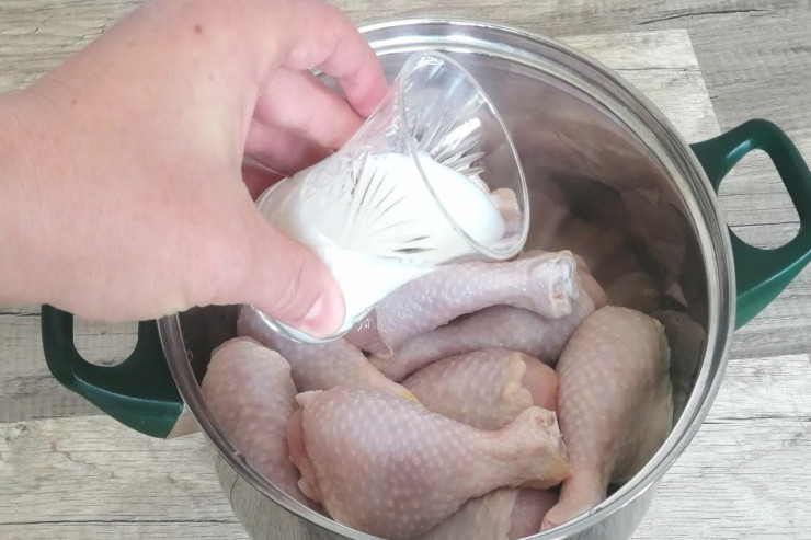 Südlü və sarımsaqlı toyuq qızartması  Lent.az-ın MƏTBƏXİNDƏ  