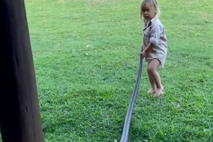 2 yaşlı uşaq ilanı sürüdü-VİDEO 