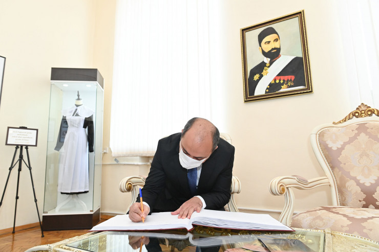 təhsil naziri Emin Əmrullayev