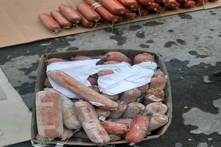 180 kilo kiflənmiş kolbasa  AŞKARLANDI 