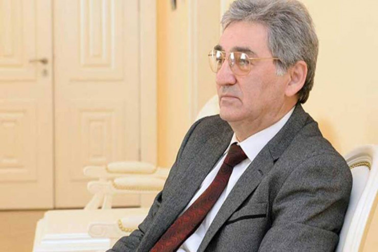 Nazirlər Kabinetinin sabiq mətbuat katibi, 2-ci dərəcə Dövlət müşaviri, əməkdar jurnalist, fəlsəfə doktoru, yazıçı-publisist Akif Əli