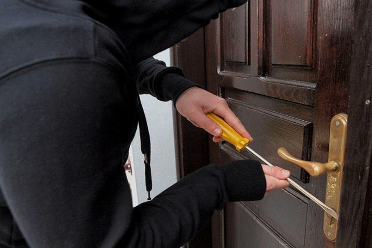 Bakıda evdən oğurluq edən dəstə üzvü tutuldu