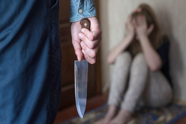 28 yaşlı arvadına 104 bıçaq zərbəsi vurdu: ölməyini gözlədi -  FOTO 