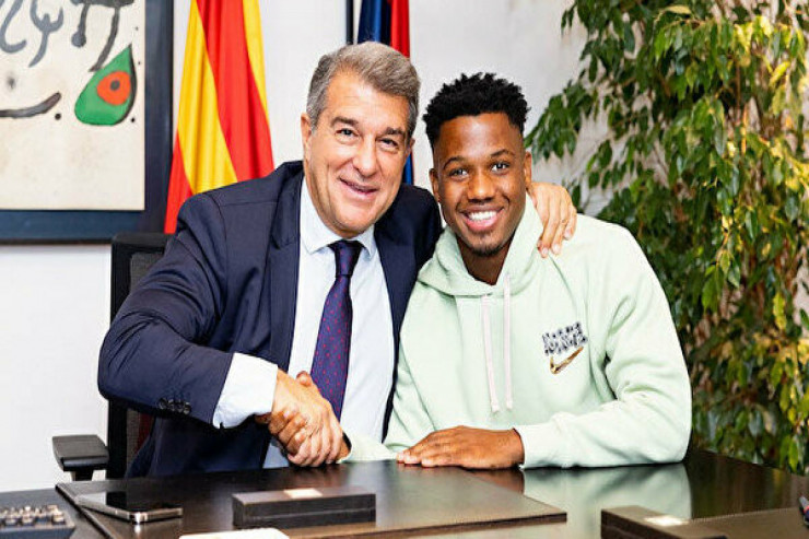 18 yaşlı hücumçu ilə 1 milyardlıq müqavilə -  RƏSMİLƏŞDİ 