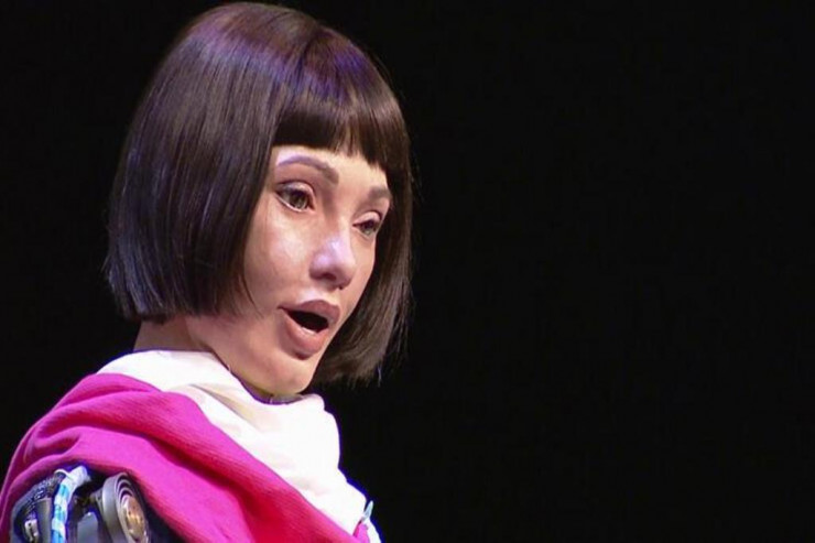 Robot rəssam casus kimi həbs edildi -  Gözləri oyulub...  