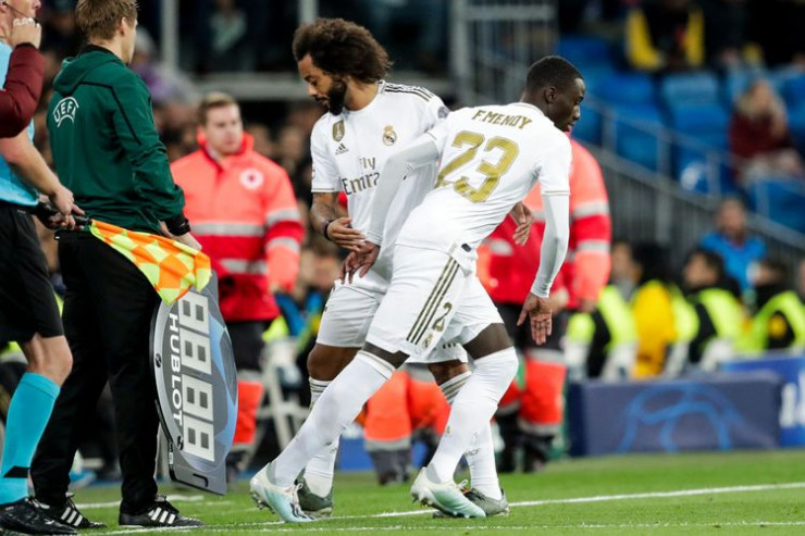 “Çelsi” “Real”ın müdafiəçisini istəyir