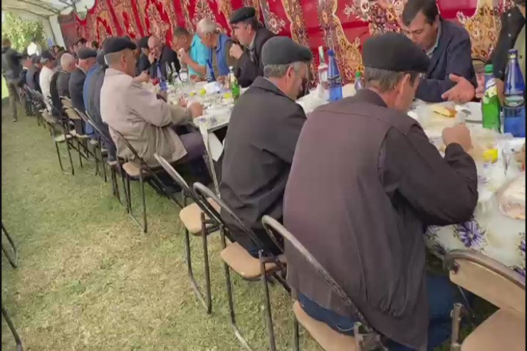 Qəbələdə toy məclisi