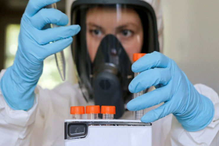 Dünya ŞOKDA : Bu adam 335 gündür koronavirusdan SAĞALMIR 