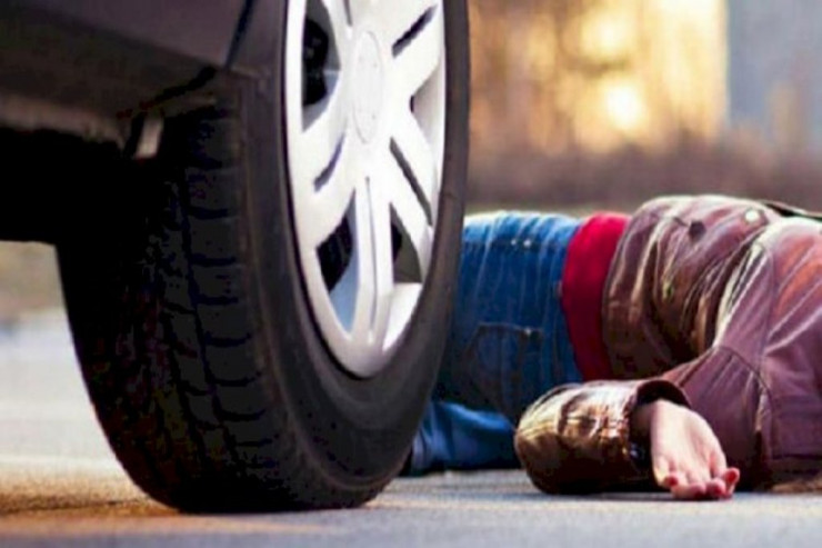 Qadını elə vurdu ki,  başqa maşının... 