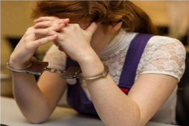 Qadın evdən 20 min manat oğurladı