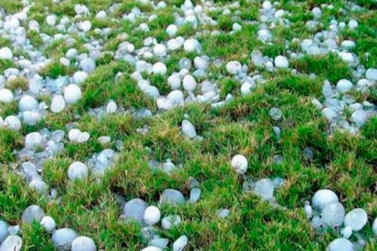 Azərbaycanda dolu yağdı -  FAKTİKİ HAVA 