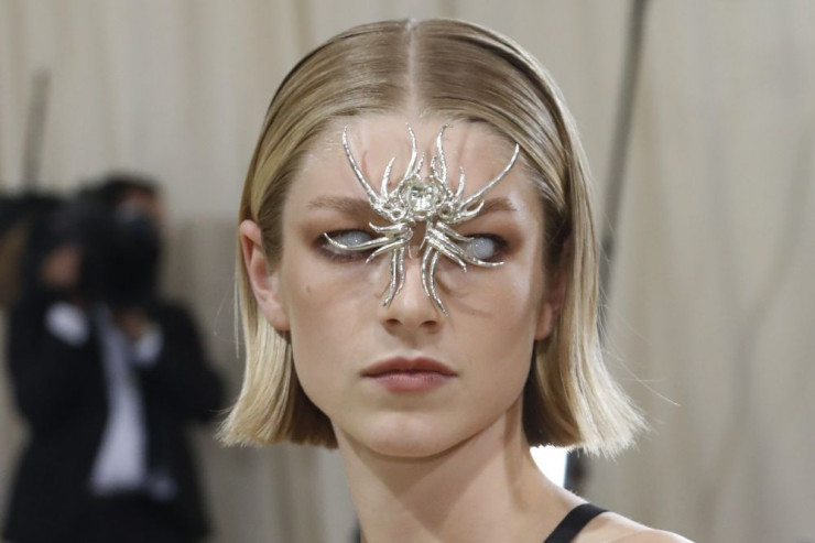 Bal mərasiminə elə qiyafədə qatıldılar ki... -  FOTOLENT 