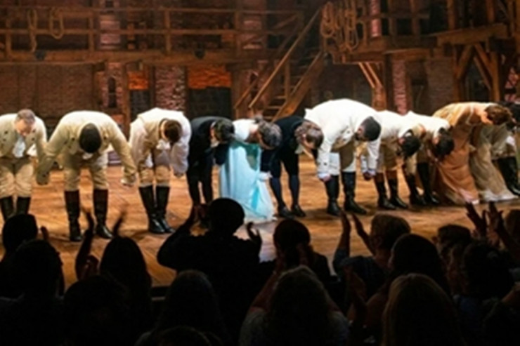 “Broadway” teatrı pərdələrini yenidən açır - 18 ay sonra ilk dəfə 