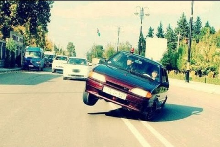 Azərbaycanda "avtoş"  polisi xəstəxanalıq etdi