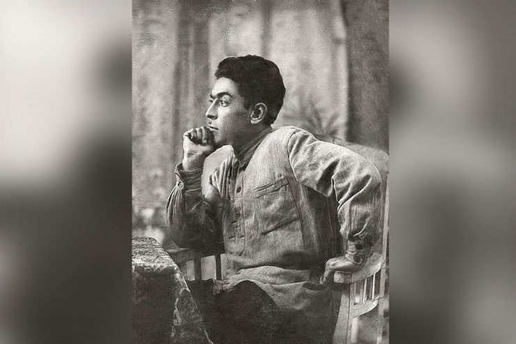 "Nənəm görüb ki, ora-bura baxıb ev axtarır" - Səməd Vurğunun heç yerdə yayılmayan fotoları Lent.az-da 